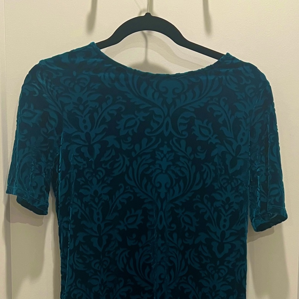 Blue velvet minidress with inside slip